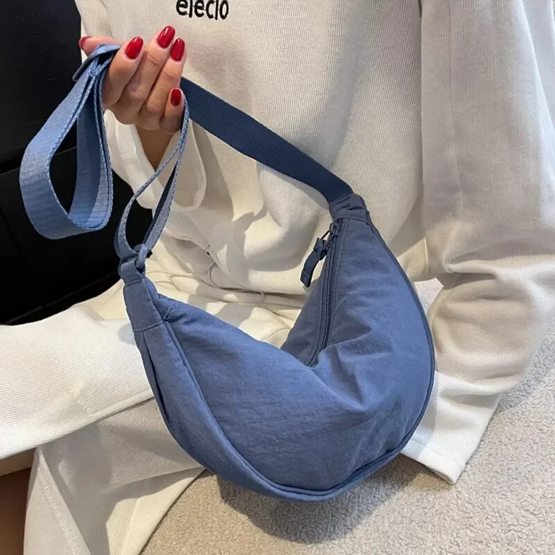 New Simple Casual Solid Color Nylon Large Capacity Women's Dumpling Bag for Travel & Commuting - Image 4