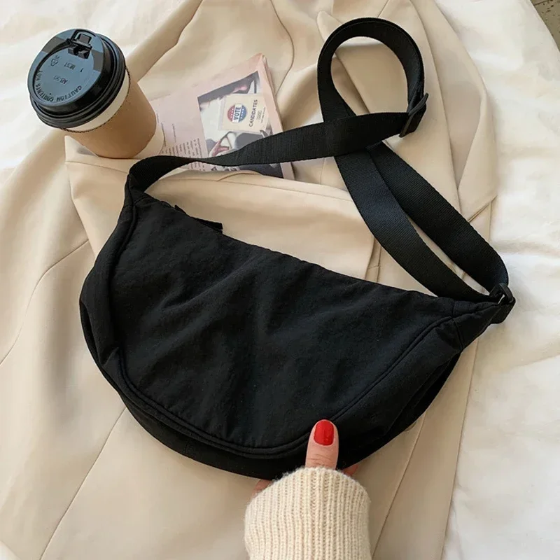 New Simple Casual Solid Color Nylon Large Capacity Women's Dumpling Bag for Travel & Commuting - Image 3