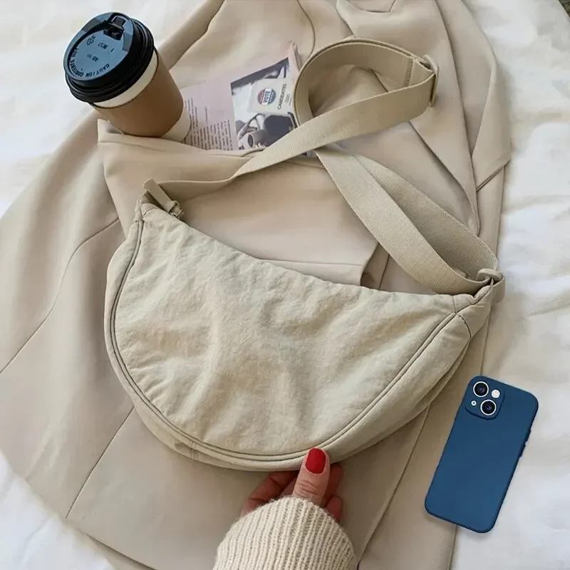 New Simple Casual Solid Color Nylon Large Capacity Women's Dumpling Bag for Travel & Commuting - Image 5